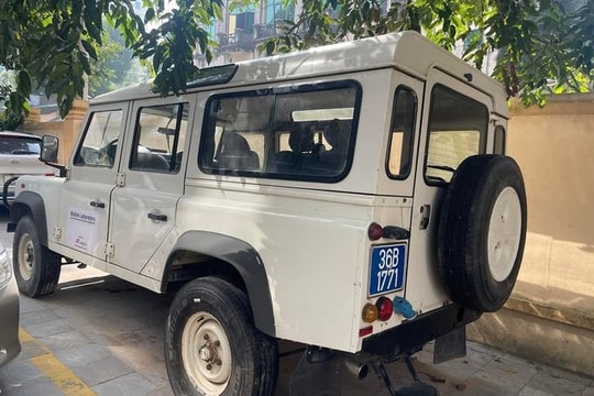 Người trúng đấu giá xe ôtô biển xanh nhãn hiệu Land Rover bỏ cọc
