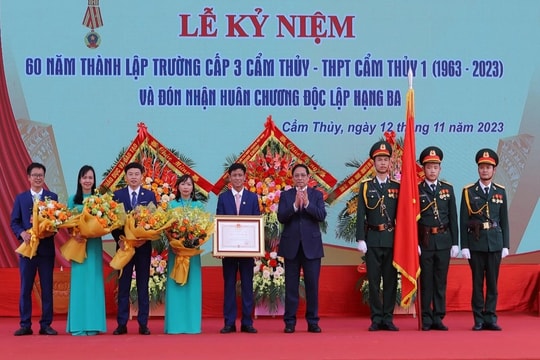 Thủ tướng Chính phủ dự Lễ kỷ niệm 60 năm thành lập trường THPT Cẩm Thủy 1