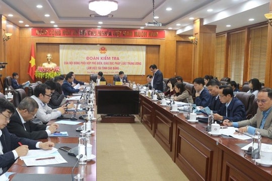 Thứ trưởng Bộ Tư pháp Nguyễn Thanh Tịnh làm việc tại tỉnh Cao Bằng