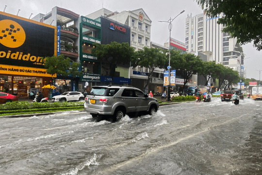 Đà Nẵng cho học sinh nghỉ học do mưa lớn