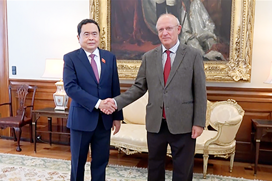 Phó Chủ tịch Thường trực Quốc hội Trần Thanh Mẫn gặp Chủ tịch Quốc hội Bồ Đào Nha