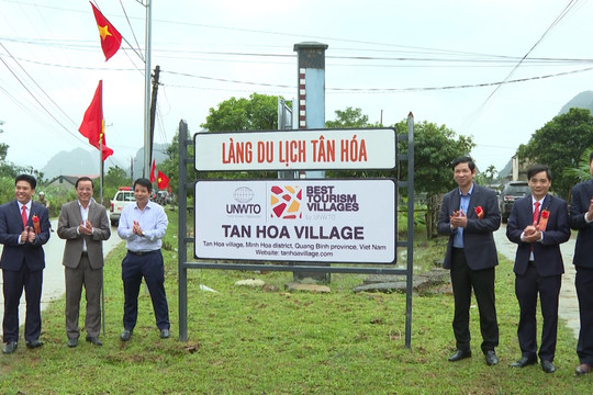 Vùng ‘rốn lũ’ Quảng Bình đón nhận danh hiệu ‘Làng du lịch’ tốt nhất thế giới