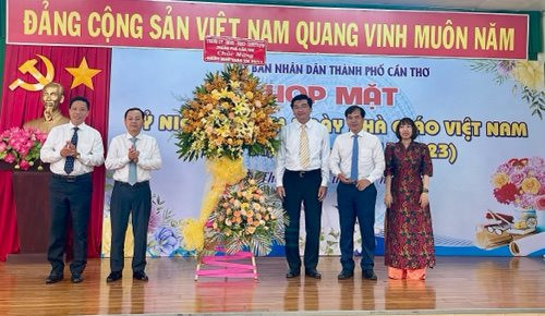 Cần Thơ: Họp mặt kỷ niệm 41 năm ngày Nhà giáo Việt Nam