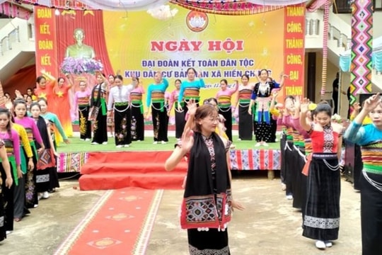 Từng bừng ngày hội Đại đoàn kết toàn dân tộc tại bản Hán