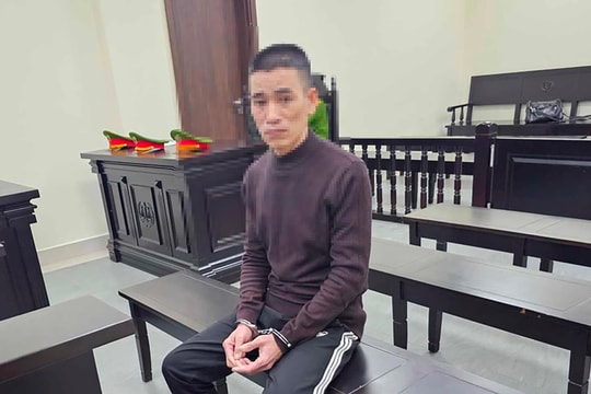 Vác dao chém vợ vì nghi bị đầu độc