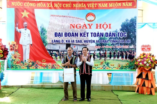 Trưởng ban Nội chính Trung ương dự Ngày hội Đại đoàn kết tại Gia Lai