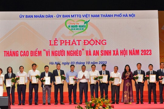 Vietcombank ủng hộ 10 tỷ đồng trong tháng cao điểm ‘Vì người nghèo’ và an sinh xã hội Tp Hà Nội năm 2023