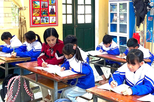 Cô giáo hơn 22 năm miệt mài “gieo chữ” trên non