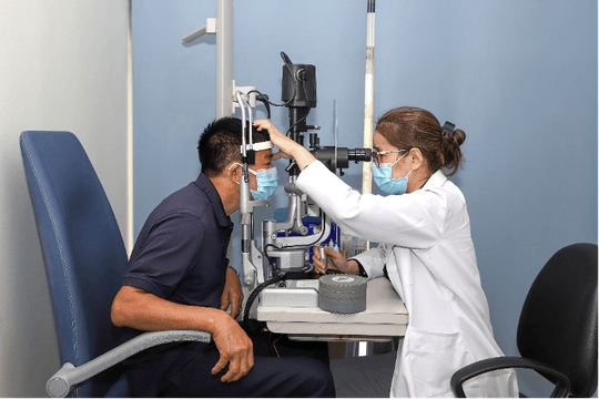 Nguy kịch do tự dùng thuốc trị đau mắt