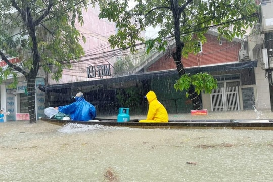 Ứng cứu kịp thời 6 người bị lật thuyền