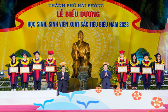 Hải Phòng trích 1,32 tỷ đồng khen thưởng học sinh, sinh viên xuất sắc