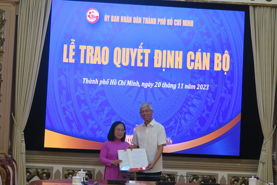 Tổng Biên tập Nhà xuất bản Tổng hợp Thành phố giữ chức vụ Phó Chánh Văn phòng UBND TP.HCM