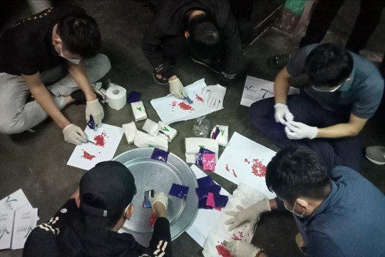 Mang hơn 16.000 viên ma túy qua nhà bạn để cất giấu