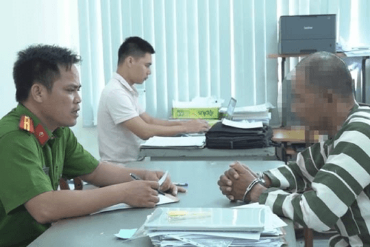 Rủ người lạ nhậu, nữ chủ quán bị cướp hết vàng