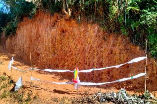 Phát hiện bom trên công trường sửa đường