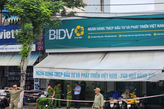 Bắt giữ kẻ mang súng cướp ngân hàng, đâm bảo vệ tử vong