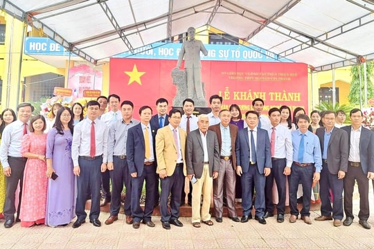 Khánh thành tượng Đại tướng Nguyễn Chí Thanh tại ngôi trường mang tên ông
