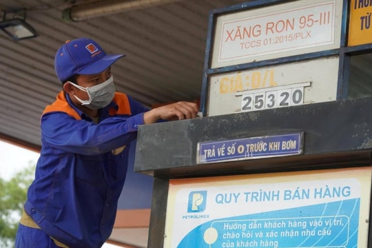 Giá xăng giảm hơn 500 đồng một lít