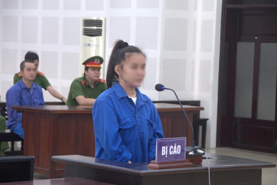 Làm giả giấy tờ xe ô tô mang đi bán, cầm cố