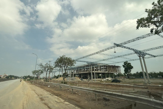 Phát hiện nhiều điểm đấu nối trái phép vào quốc lộ