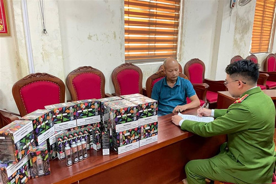 Bắt giữ đối tượng vận chuyển hơn 19.000 điếu thuốc lá điện tử