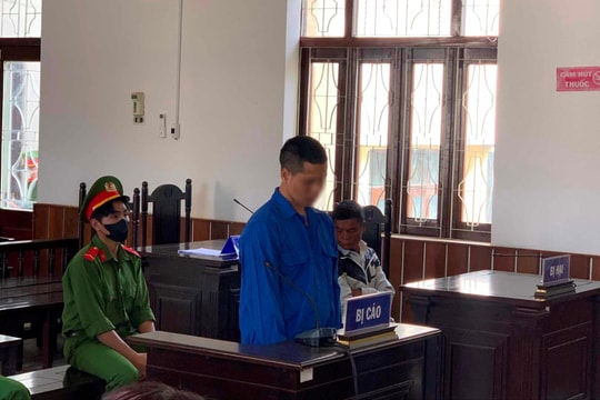 Đòi tiền không trả, thanh niên dùng dao cứa cổ con nợ