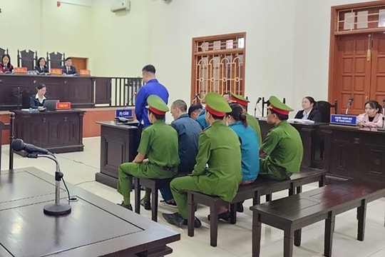 “Dắt nhau” vào tù vì mua bán người và cưỡng đoạt tài sản