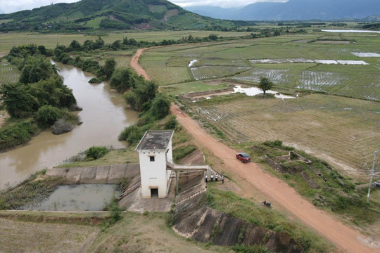Đắk Lắk: Vì sao có Trạm bơm hồ Tong Tinh, 200 ha lúa của dân vẫn “khát nước”?
