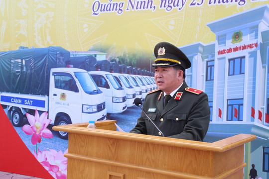 Quảng Ninh: Bàn giao xe ô tô chuyên dụng cho lực lượng công an xã