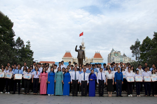 Tuyên dương 77 thủ khoa và 80 học sinh 3 rèn luyện