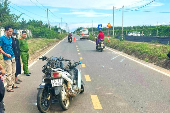 Hai xe máy tông trực diện, 3 người tử vong
