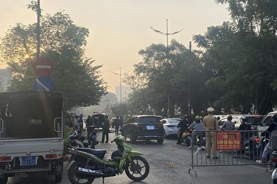 Va chạm với ô tô Mercedes, người đi bộ tử vong