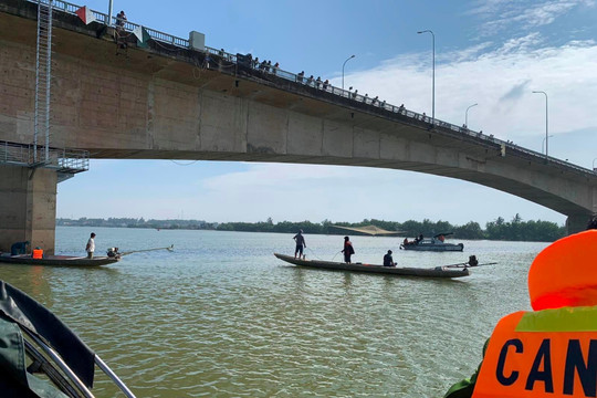 Tìm kiếm nam thanh niên để lại thư xin lỗi, nhảy cầu Quán Hàu trong đêm