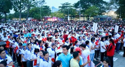 Hơn 5.000 người tham gia chương trình đi bộ đồng hành vì người nghèo