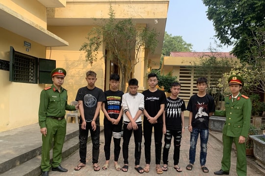 Nhóm thanh niên táo tợn "xử" người lạ trên đường