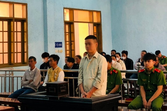 Mâu thuẫn trong lúc say rượu, dùng cây đánh người tử vong