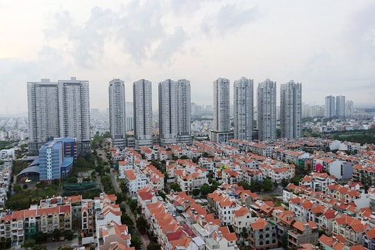 Nhận diện khó khăn của thị trường bất động sản