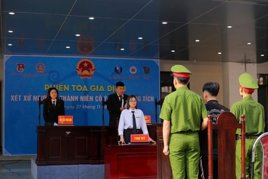 Tổ chức phiên tòa giả định, tuyên truyền pháp luật tại trường học