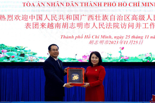 TAND TP.HCM tiếp và làm việc với Đoàn Đại biểu TAND cấp cao khu tự trị dân tộc Choang, Quảng Tây, Trung Quốc