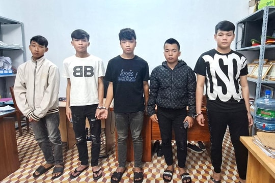 Tạm giam nhóm cướp xe máy, bắt giữ người trái pháp luật