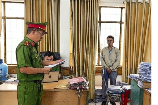 Bắt giam nhân viên Văn phòng Đăng ký đất đai nhận hối lộ hơn 2 tỷ đồng