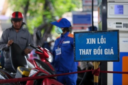 Giá xăng RON95 giảm nhẹ trong khi giá xăng E5 RON92 tăng
