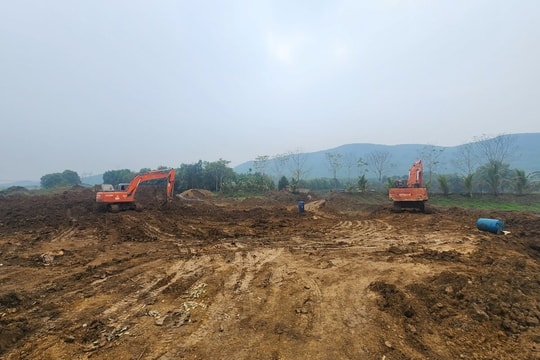 Khai thác ngoài mốc giới tại dự án nạo vét lòng hồ Hón Chè