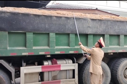 Xử phạt gần 40 tỷ đồng với vi phạm về tải trọng, kích thước thùng hàng