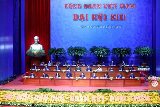 Quang cảnh ngày làm việc đầu tiên của Đại hội XIII Công đoàn Việt Nam