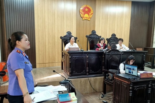 Mua ma túy để sử dụng, trên đường về bị bắt quả tang