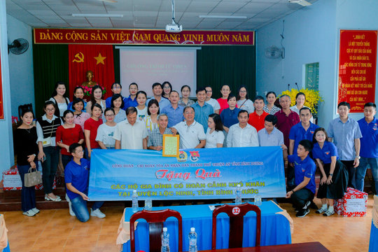 TAND TP. Thuận An trao nhiều phần quà ý nghĩa
