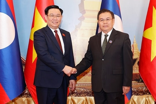 Chủ tịch Quốc hội Vương Đình Huệ hội đàm với Chủ tịch Quốc hội Lào Saysomphone Phomvihane