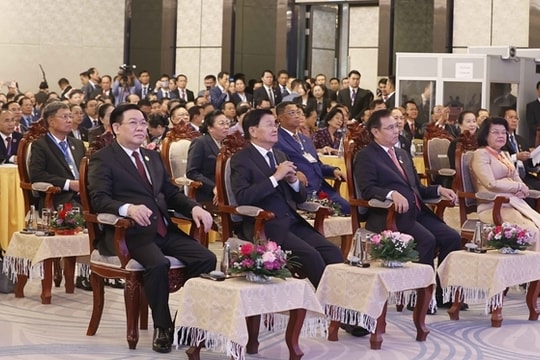 Chủ tịch Quốc hội Vương Đình Huệ dự Hội nghị cấp cao Quốc hội 3 nước Campuchia - Lào - Việt Nam lần thứ nhất