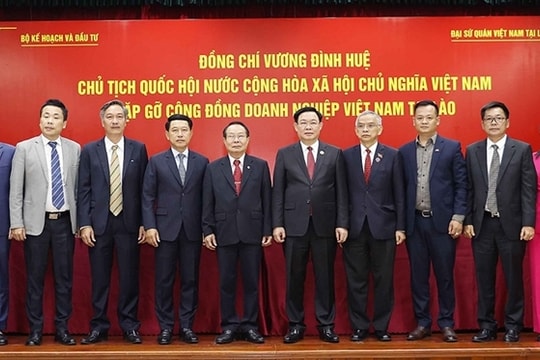Chủ tịch Quốc hội Vương Đình Huệ: Tạo đột phá trong hợp tác kinh tế, thương mại là nguyện vọng cháy bỏng của cả Việt Nam và Lào